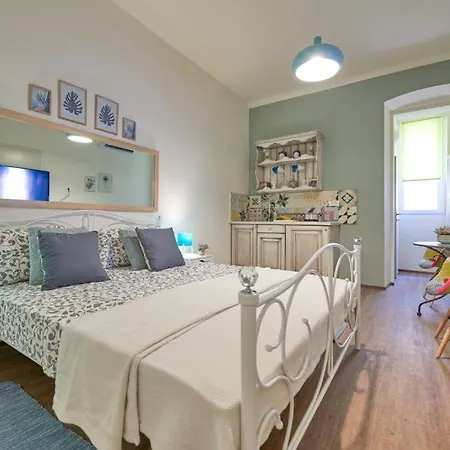 Old Romantic 2 Apartment *